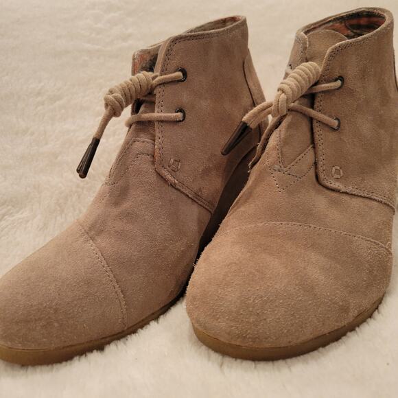 TOMS Womens Desert Wedge Suede Taupe Ankle High Heel Bootie✨️9.5 - Picture 3 of 16